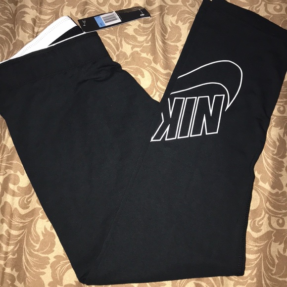 Nike Pants - NWT NIKE Capris pants